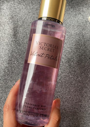 Victoria's Secret Velvet Petals Kadın Parfüm Sprey
