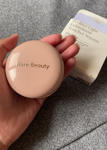 Beden Renk Rare Beauty Aydınlatıcı