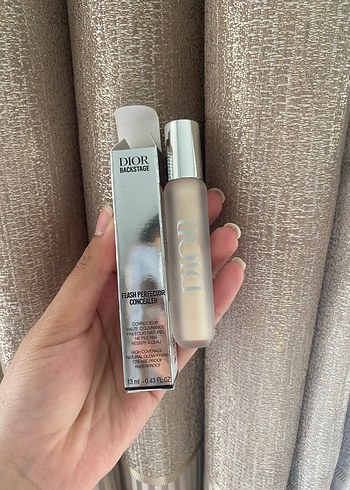  Beden Dior Backstage Flash Perfector Kapatıcı