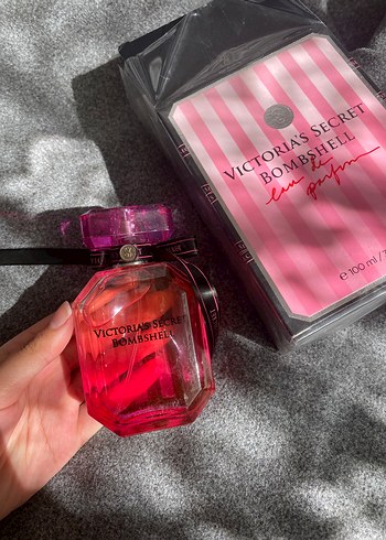 Victoria's Secret Bombshell Kadın Parfümü 100 ml