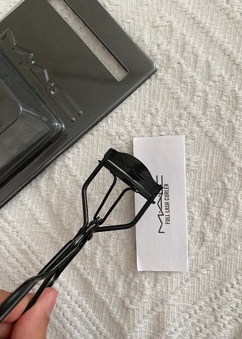 Siyah MAC Kirpik Kıvırıcı
