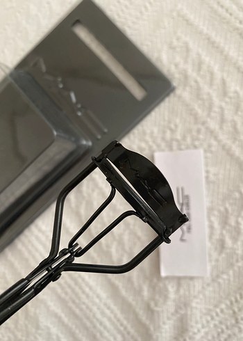 MAC Siyah MAC Kirpik Kıvırıcı