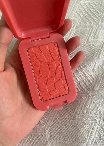 Nyx buttermelt allık 04