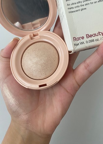 Rare Beauty toz aydınlatıcı