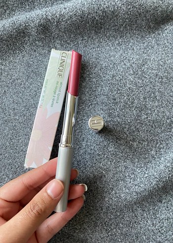 Beden pembe Renk Clinique pink honey lipbalm