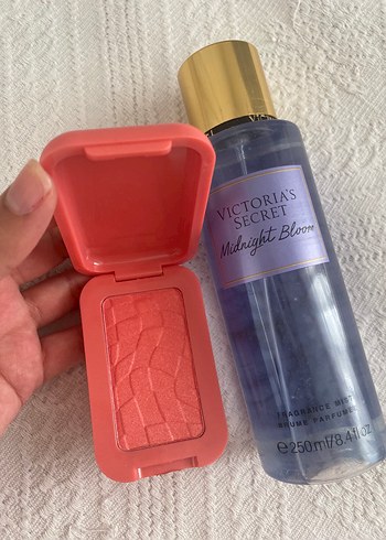 Victoria's Secret vücut spreyi ve Nyx buttermelt allık seti