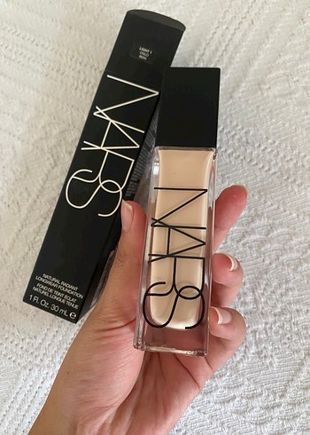 NARS Doğal Mat Likit Fondöten