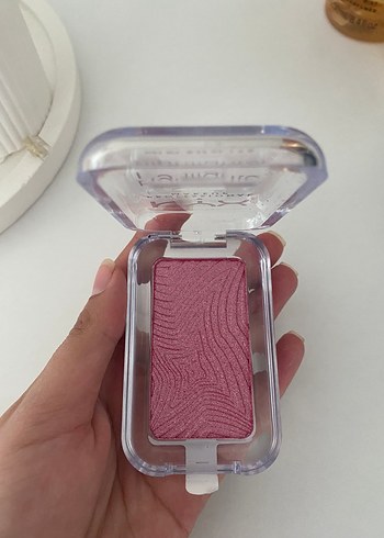 Nyx buttermelt aydınlatıcı