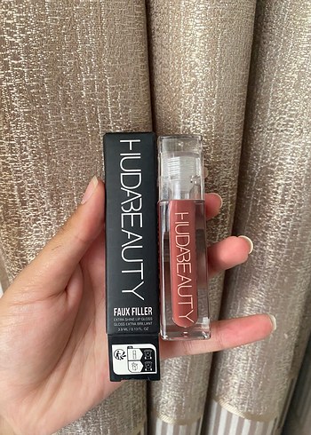 Huda Beauty Huda Beauty bombshel lipgloss