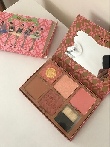 Benefit allık paleti
