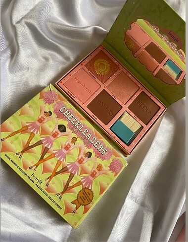 Benefit tickle aydınlatıcı allık paleti