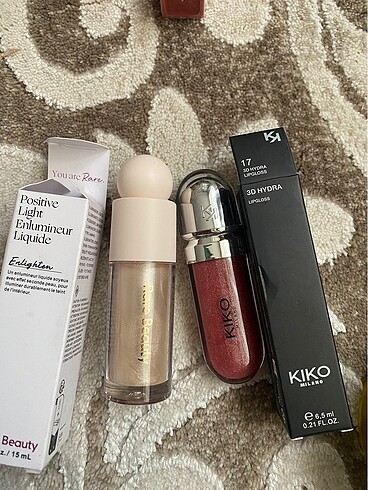 Rare beauty aydınlatıcı ve kiko lipgloss