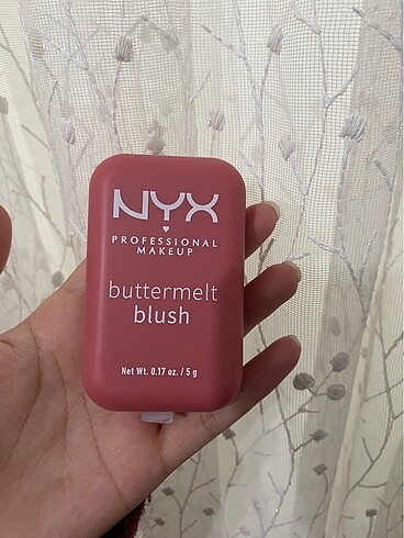 Nyx buttermelt allık 08