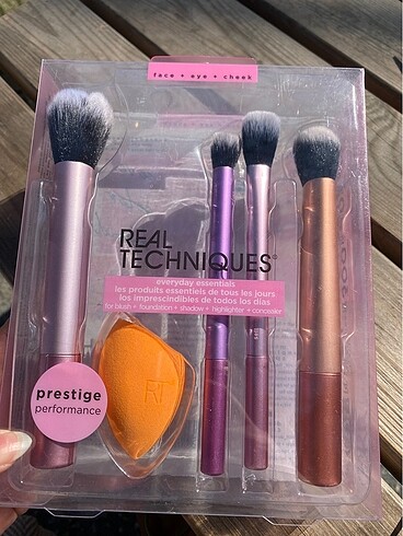 Real Techniques Real tecnich fırça seti