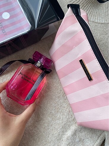 Victoria secret bombshel parfüm ve makyaj çantası