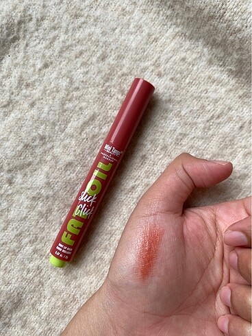 Nyx slick clik stick dudak parlatıcısı
