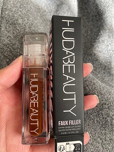 Huda beauty lipgloss