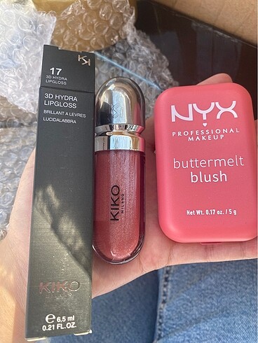 Nyx buttermelt allık ve Kiko lipgloss