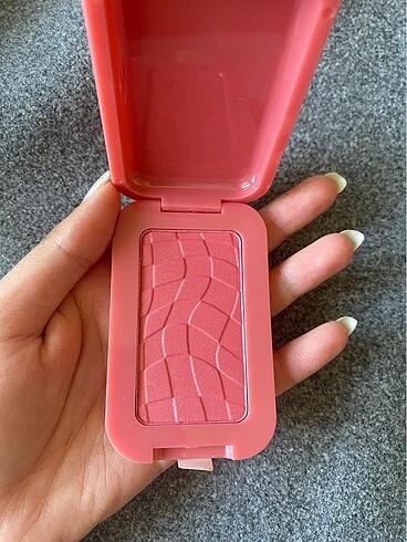 Beden Nyx buttermelt allık 08