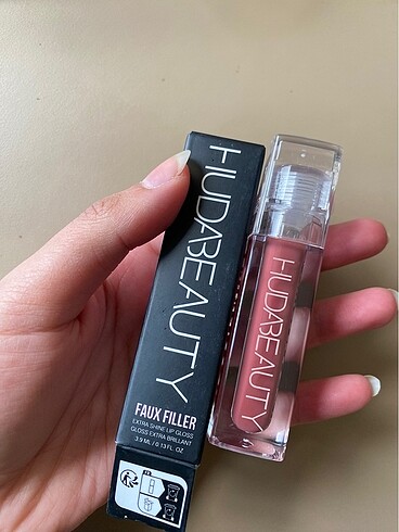 Huda beauty lipgloss bombshell