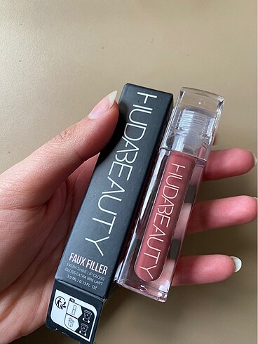 Huda Beauty Huda beauty lipgloss bombshell