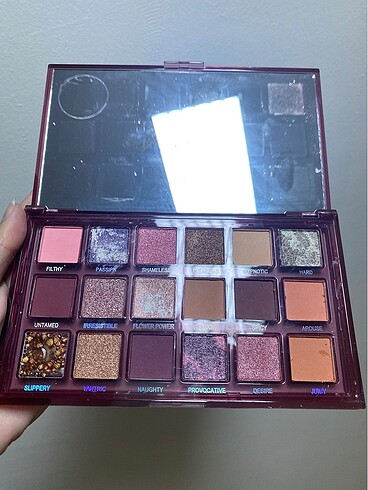 Huda Beauty Huda beauty far paleti muadili