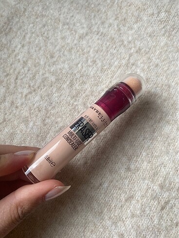 Maybelline eraser kapatıcı