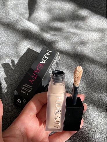 Huda Beauty Huda beauty kapatıcı