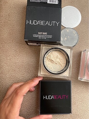 Huda Beauty Huda beauty baking pudra