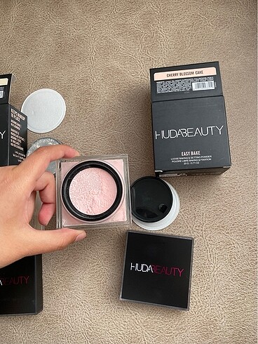 Beden Renk Huda beauty baking pudra