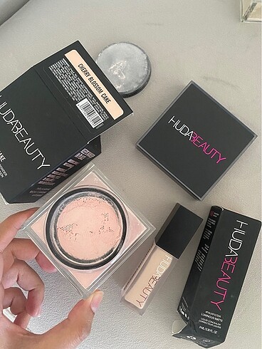 Beden Renk Huda beauty baking pudra ve kapatıcı seti