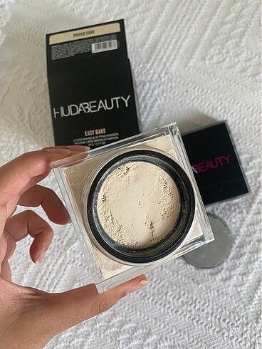 Huda beauty baking pudra