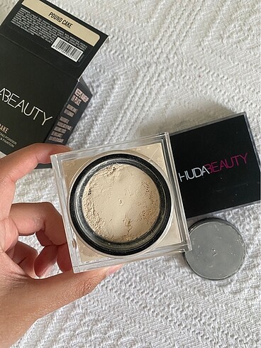 Beden Huda beauty baking pudra