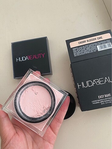 Huda Beauty Huda baking pudra