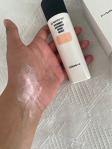 Mac strobe ışıltılı makyaj bazı