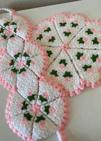 El Yapımı Pembe-Beyaz Çiçekli Örgü Takım - Görsel 3