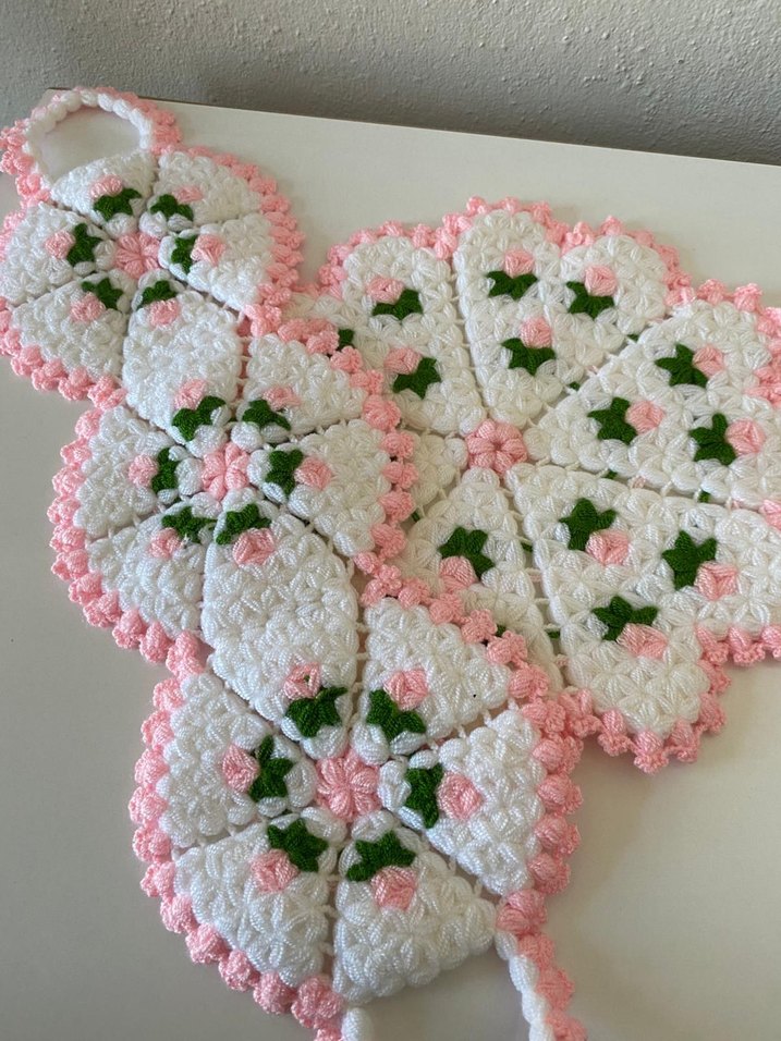 El Yapımı Pembe-Beyaz Çiçekli Örgü Takım - Görsel 4