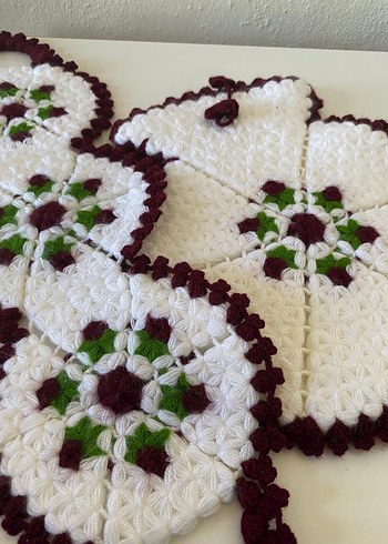 El Yapımı Örgü Masa Örtüsü ve Tutaç Seti - Görsel 2