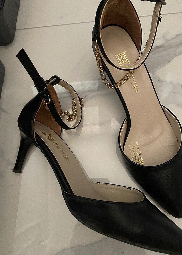 Siyah deri topuklu ayakkabı - Görsel 2