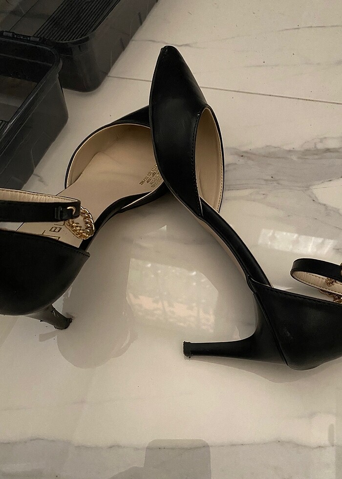 Siyah deri topuklu ayakkabı - Görsel 3