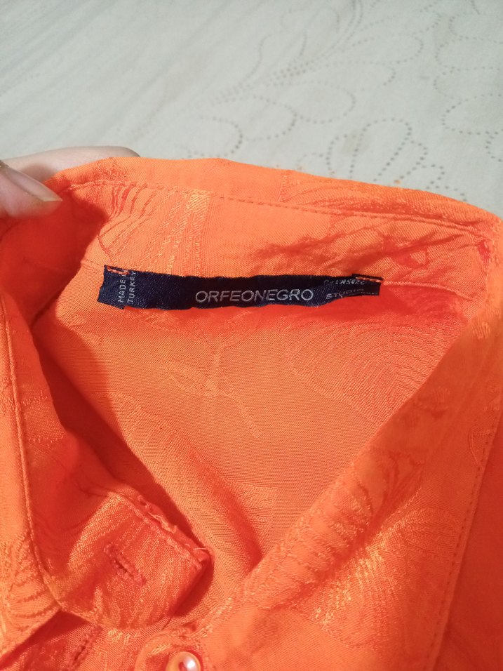 Turuncu, uzun kollu, düğmeli, saten gömlek - Görsel 3
