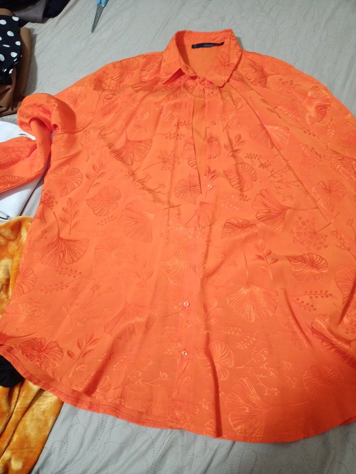 Turuncu, uzun kollu, düğmeli, saten gömlek - Görsel 2