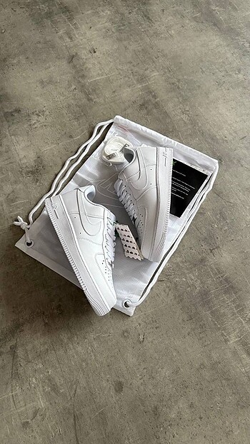 Air Force 1 Low Triple White*