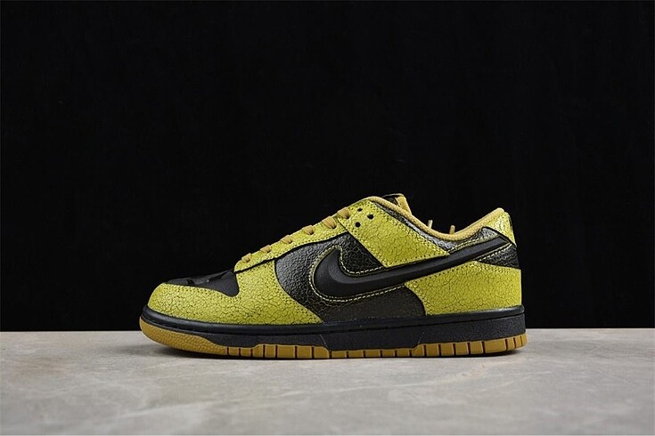 Nike Dunk Low Halloween Skull