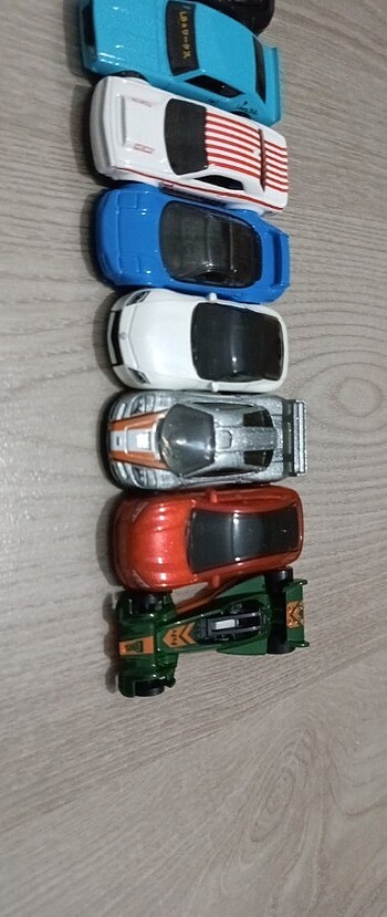  10 adet hot wheels araba