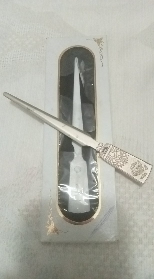 Gri ve Beyaz Desenli Zarf Açacağı - Görsel 3