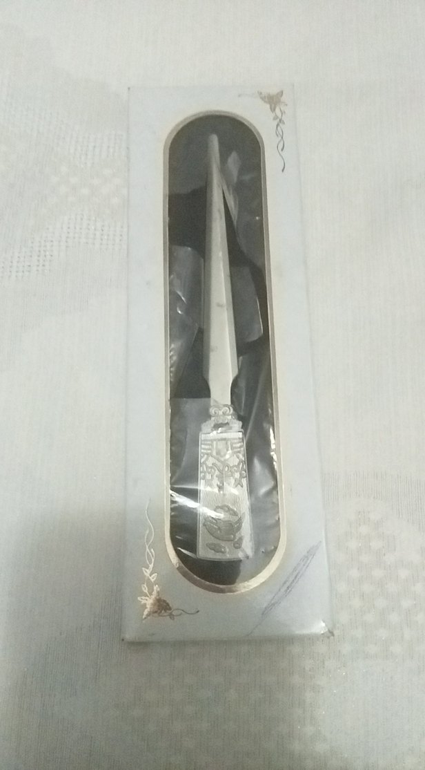 Gri ve Beyaz Desenli Zarf Açacağı - Görsel 2