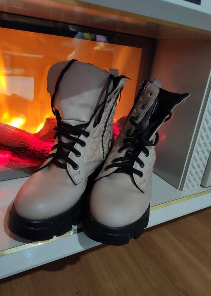 Uzun Fermuarlı Şık Görünümlü 39 Numara Bayan Botu - Görsel 2