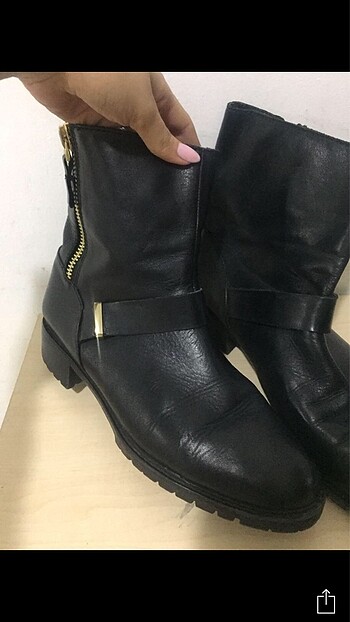 zara deri siyah kadın bot altın rengi tokalı