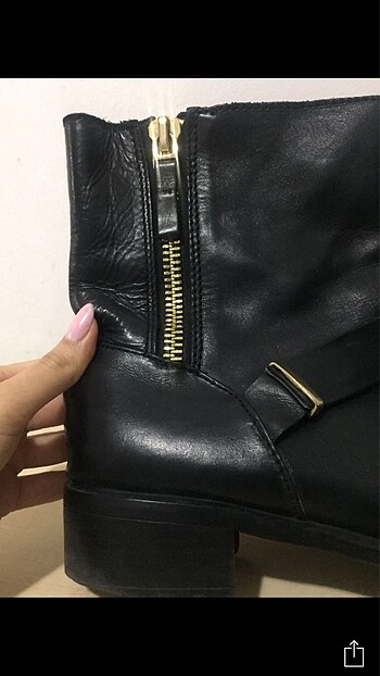 Zara zara deri siyah kadın bot altın rengi tokalı